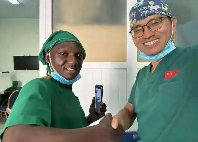 张军桥医生的青春值得所有人记住 医者仁心英勇献身